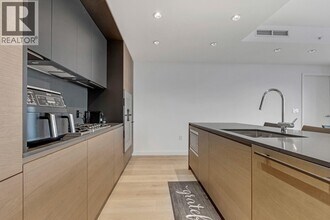 1289 Hornby St in Vancouver, BC - Building Photo - Building Photo