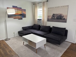2312 3rd St, Unit 2312 3rd Front Unit in Santa Monica, CA - Foto de edificio - Building Photo