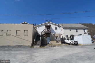 168 N Washington St in Berkeley Springs, WV - Building Photo - Building Photo