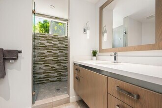 1155 E Paseo El Mirador in Palm Springs, CA - Building Photo - Building Photo