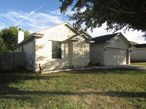 122 Little Lake Rd in Hutto, TX - Building Photo - Building Photo