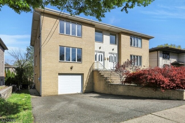 535 Orchard Ave in Palisades Park, NJ - Building Photo - Building Photo