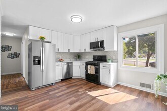 204 Cedar Ln in Rockville, MD - Building Photo - Building Photo