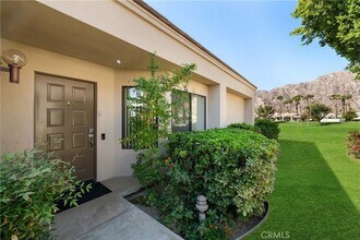 54829 Oak-Hill in La Quinta, CA - Foto de edificio - Building Photo