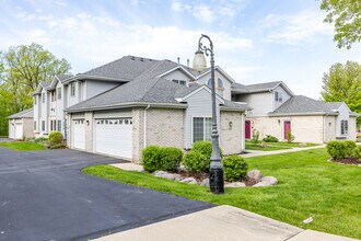 Kendal Creek in Oak Creek, WI - Foto de edificio - Building Photo