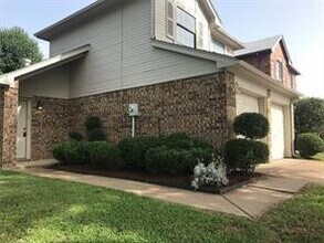 904 Sylvan Creek Dr in Lewisville, TX - Building Photo - Building Photo