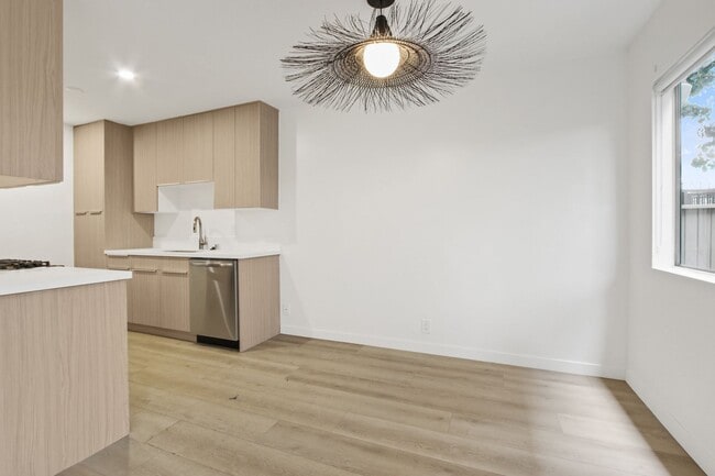 3663 Mentone Ave in Los Angeles, CA - Building Photo - Building Photo