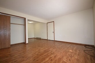 710 Elm Dr in Warsaw, MO - Building Photo - Building Photo