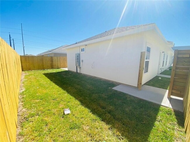 1621 W Smt Dr, Unit 4 in Pharr, TX - Building Photo - Building Photo