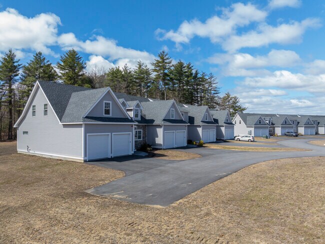 The Dox on Angie Pond in Sandown, NH - Building Photo - Building Photo