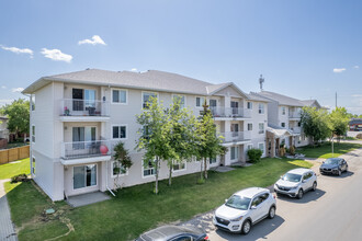 Falsbridge Garden in Calgary, AB - Building Photo - Building Photo