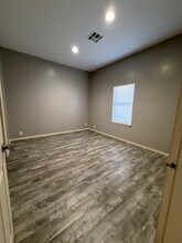 921 E 14th St in Ada, OK - Foto de edificio - Building Photo