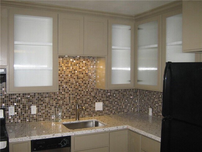 property at 803 W 28th St