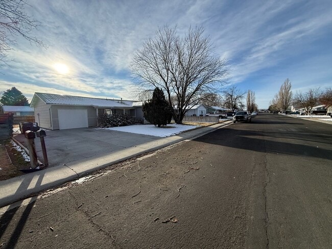 property at 421 Summit Dr