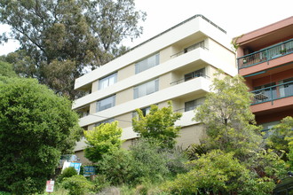 1735 Highland Pl in Berkeley, CA - Building Photo - Building Photo