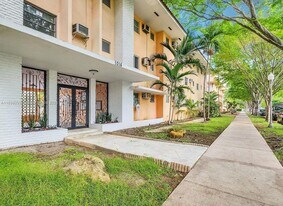 1014 Salzedo St in Coral Gables, FL - Building Photo