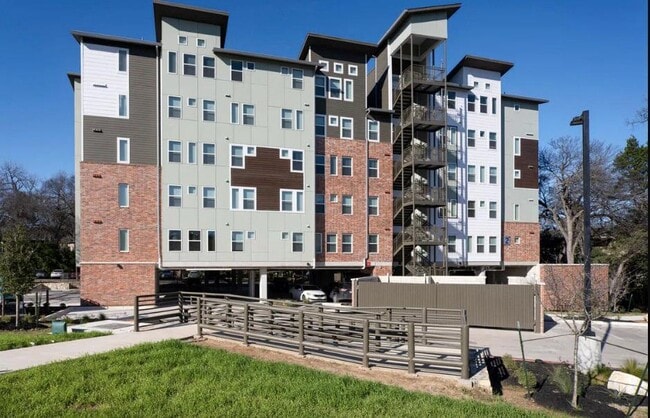 property at 1800 S I- 35 Service Rd