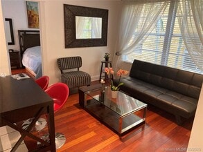 1320 Drexel Ave-Unit -206 in Miami Beach, FL - Foto de edificio - Building Photo