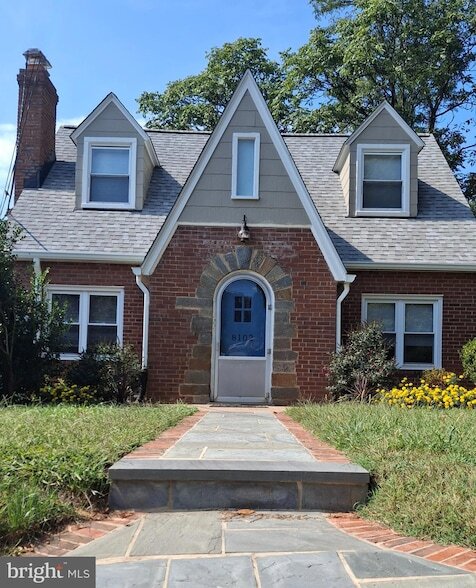8102 Garland Ave in Takoma Park, MD - Foto de edificio