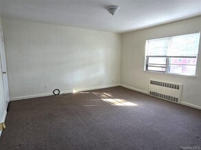 130 Beech St in Valley Stream, NY - Building Photo - Building Photo