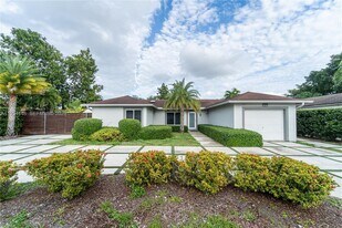 19441 NW 59th Pl in Hialeah, FL - Building Photo