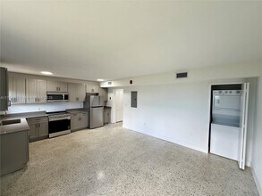 180 NE 57th St-Unit -1 in Miami, FL - Building Photo - Building Photo
