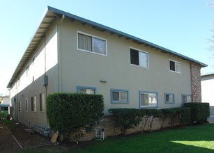 Savoy Plaza Apartments in San Jose, CA - Building Photo - Building Photo