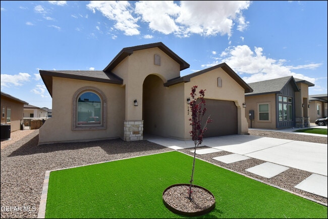 142 Ruth Trl in Santa Teresa, NM - Building Photo - Building Photo