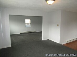 1247 Commonwealth Ave in Boston, MA - Building Photo - Building Photo