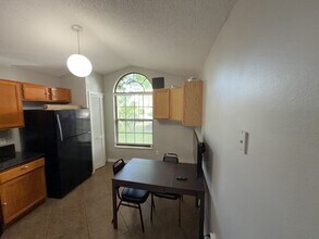 2201 Grasmere Dr in Apopka, FL - Building Photo - Building Photo