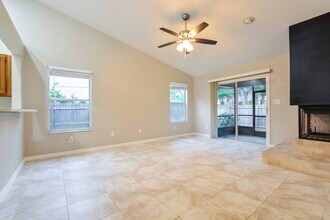378 Bahia Cir in Longwood, FL - Foto de edificio - Building Photo