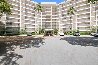 3051 N Course Dr in Pompano Beach, FL - Building Photo - Building Photo