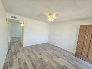 6027 E Covina St in Mesa, AZ - Foto de edificio - Building Photo