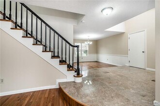 1369 Nykiel Ct in Ballwin, MO - Foto de edificio - Building Photo