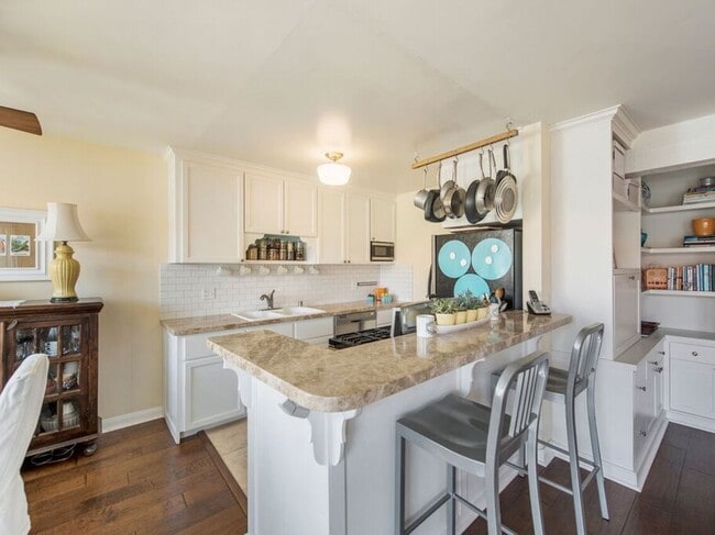 property at 1720 Ardmore Ave