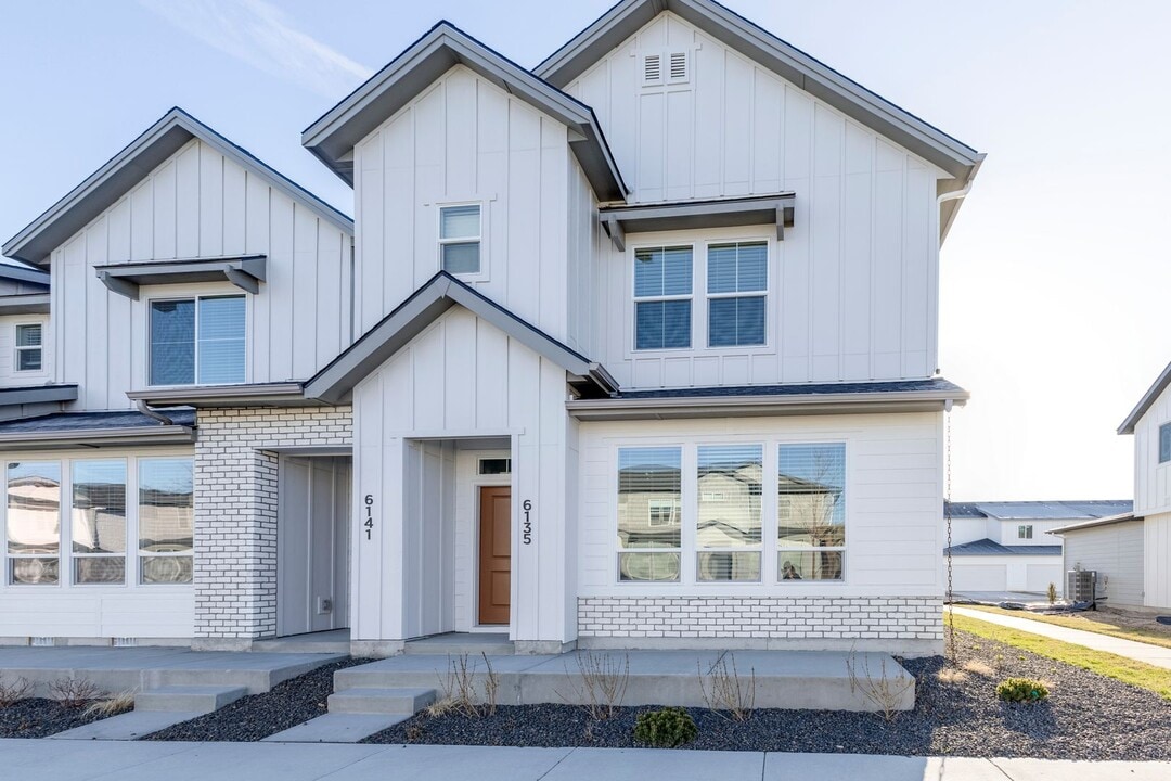 6105 N Hampstead Ave in Garden City, ID - Building Photo
