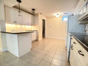 6 Delaware Plz, Unit B in Boston, MA - Building Photo - Building Photo
