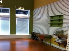 135 E Prairie Ave in Decatur, IL - Building Photo