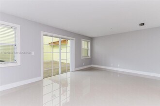 623 NE 8th Ave in Fort Lauderdale, FL - Building Photo - Building Photo