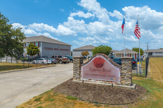 Cypress Bend in Beaumont, TX - Building Photo - Building Photo