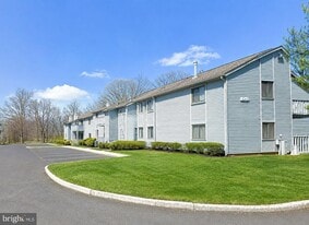 1904 Woodhollow Dr in Evesham, NJ - Building Photo