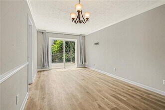 2805 NE Expy NE in Atlanta, GA - Building Photo - Building Photo