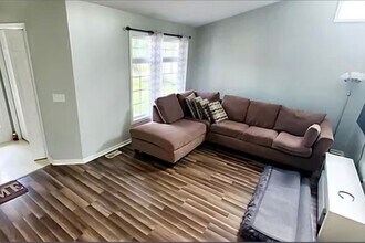 5665 E Grove Dr SE in Kentwood, MI - Building Photo - Building Photo