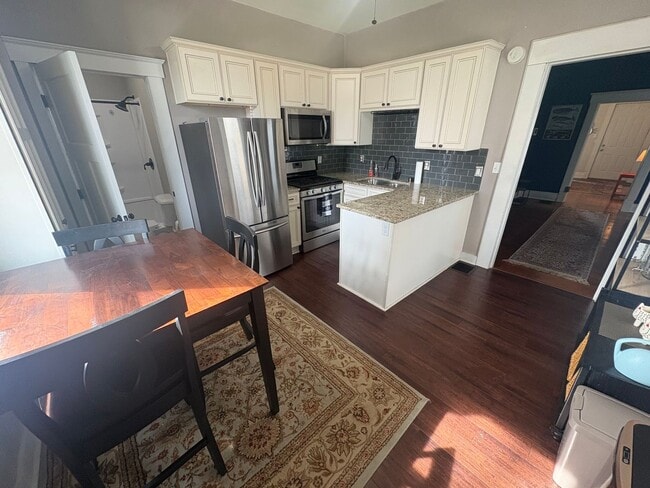 1022 E Oak St in Louisville, KY - Building Photo - Building Photo