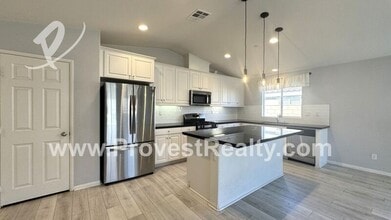 13353 Evanston St in Victorville, CA - Building Photo - Building Photo