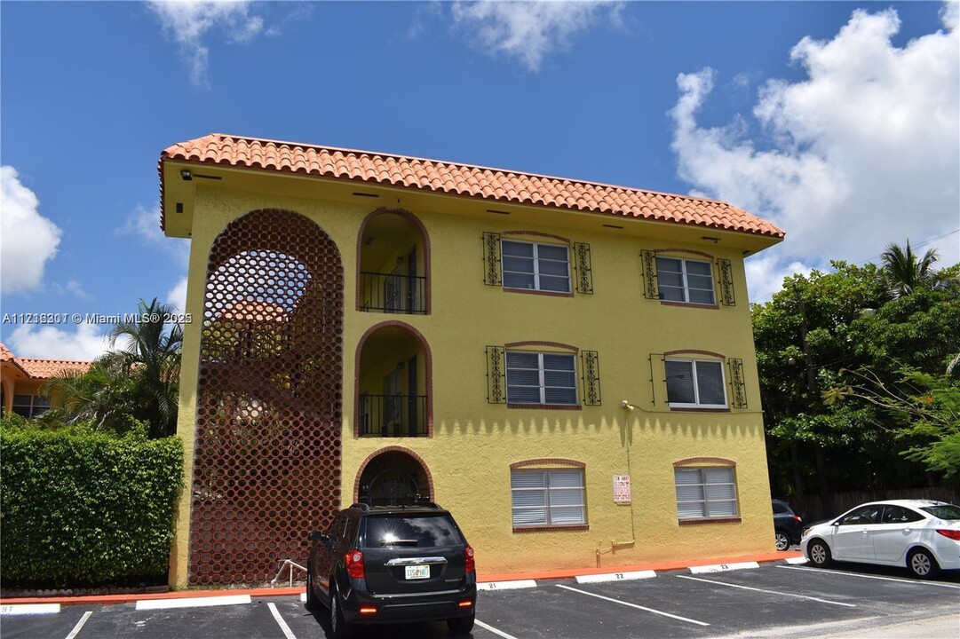 1100 NE 9th Ave in Fort Lauderdale, FL - Building Photo