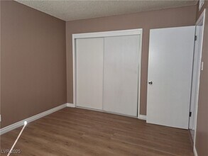 489 North Cir in Las Vegas, NV - Building Photo - Building Photo