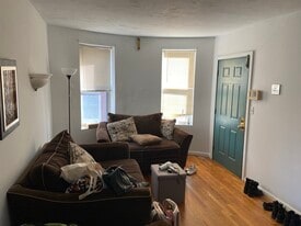 24 Saint Cyprians Pl, Unit 3R in Boston, MA - Building Photo