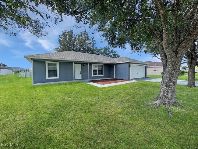 210 Manatee St in Ft. Myers, FL - Building Photo - Building Photo