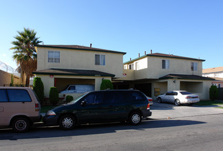 4816-4818 W 118th Pl in Hawthorne, CA - Foto de edificio - Building Photo